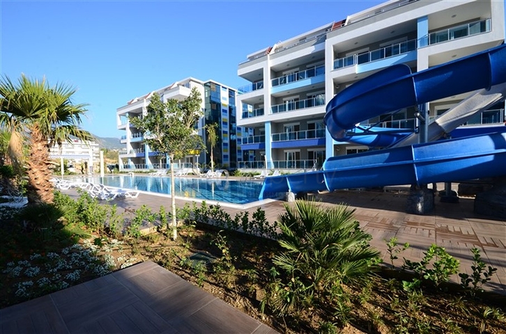 مع تراس واسع - شقة دوبلكس ارضية - ضمن مجمع فخم - في كاستل / الانيا 