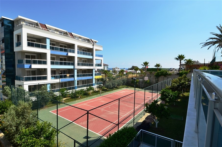 مع تراس واسع - شقة دوبلكس ارضية - ضمن مجمع فخم - في كاستل / الانيا 