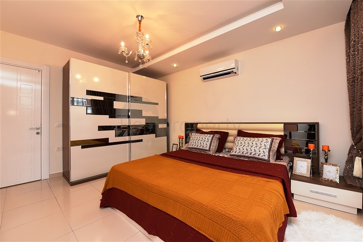 مع تراس واسع - شقة دوبلكس ارضية - ضمن مجمع فخم - في كاستل / الانيا 