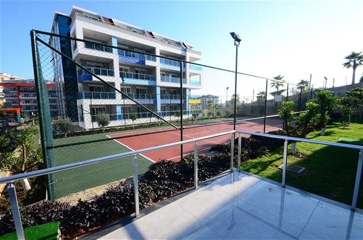 مع تراس واسع - شقة دوبلكس ارضية - ضمن مجمع فخم - في كاستل / الانيا 