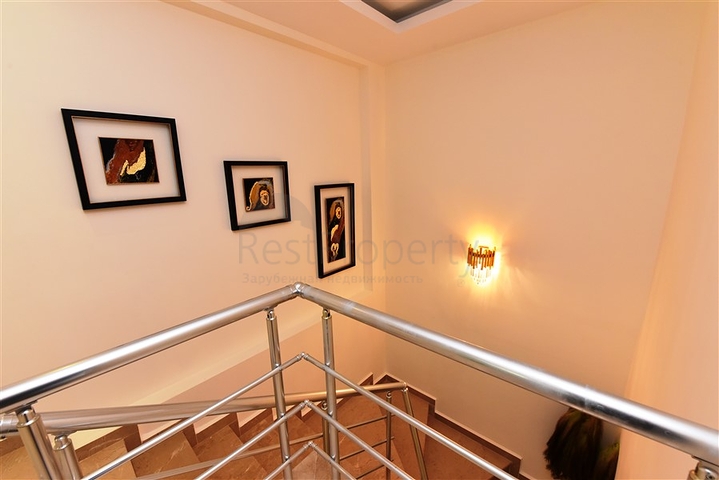 مع تراس واسع - شقة دوبلكس ارضية - ضمن مجمع فخم - في كاستل / الانيا 