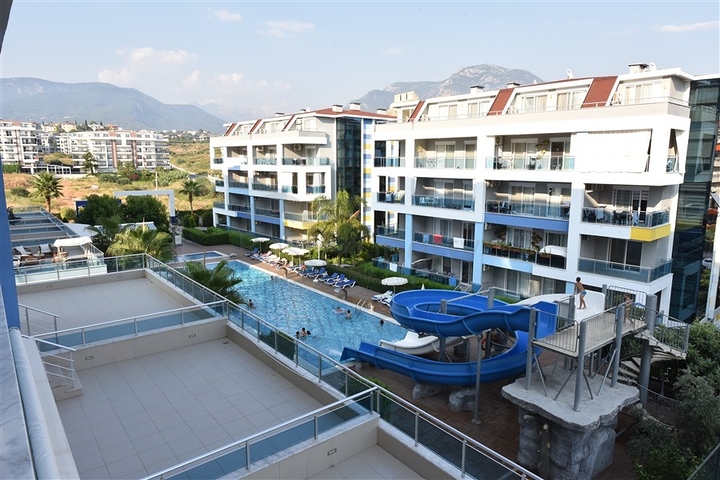 مع تراس واسع - شقة دوبلكس ارضية - ضمن مجمع فخم - في كاستل / الانيا 