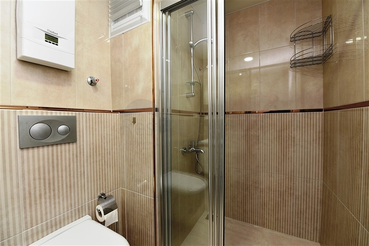 مع تراس واسع - شقة دوبلكس ارضية - ضمن مجمع فخم - في كاستل / الانيا 