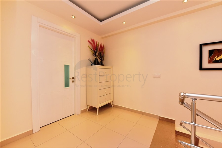 مع تراس واسع - شقة دوبلكس ارضية - ضمن مجمع فخم - في كاستل / الانيا 