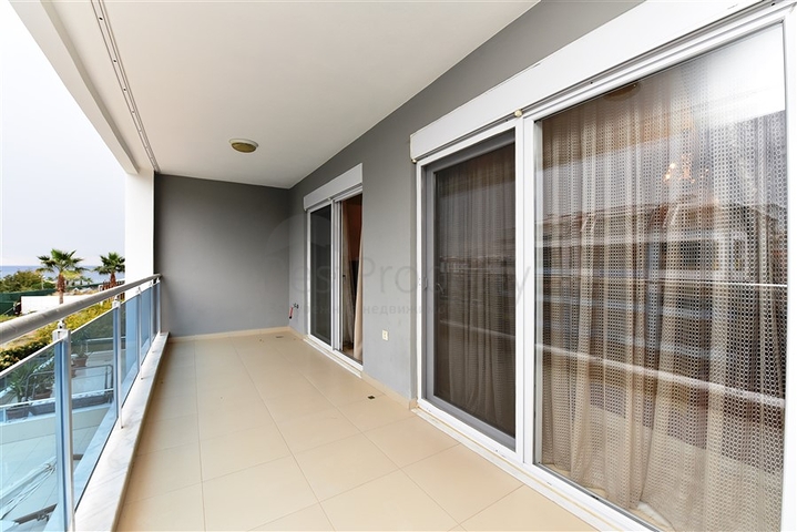 مع تراس واسع - شقة دوبلكس ارضية - ضمن مجمع فخم - في كاستل / الانيا 