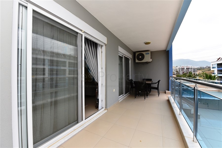 مع تراس واسع - شقة دوبلكس ارضية - ضمن مجمع فخم - في كاستل / الانيا 