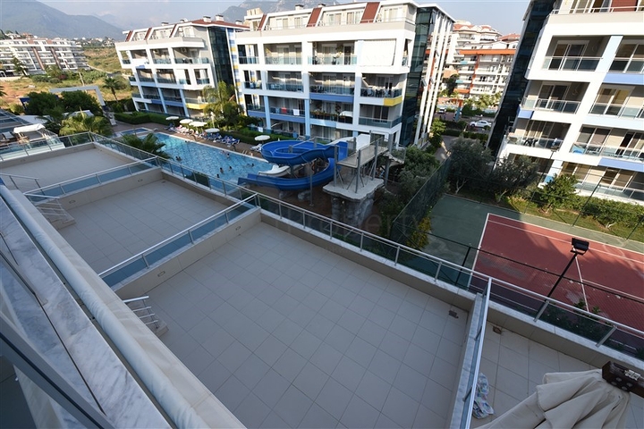 مع تراس واسع - شقة دوبلكس ارضية - ضمن مجمع فخم - في كاستل / الانيا 