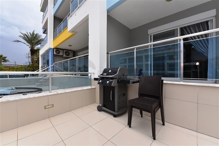 مع تراس واسع - شقة دوبلكس ارضية - ضمن مجمع فخم - في كاستل / الانيا 