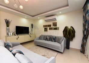 مع تراس واسع - شقة دوبلكس ارضية - ضمن مجمع فخم - في كاستل / الانيا 