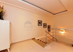 مع تراس واسع - شقة دوبلكس ارضية - ضمن مجمع فخم - في كاستل / الانيا 