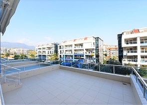 مع تراس واسع - شقة دوبلكس ارضية - ضمن مجمع فخم - في كاستل / الانيا 