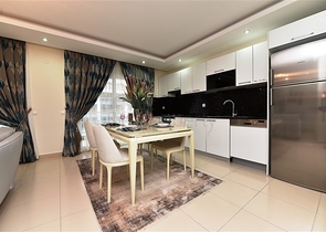 مع تراس واسع - شقة دوبلكس ارضية - ضمن مجمع فخم - في كاستل / الانيا 