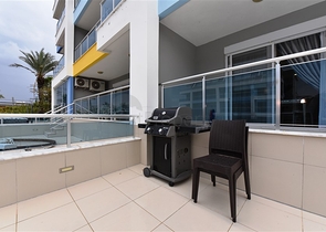 مع تراس واسع - شقة دوبلكس ارضية - ضمن مجمع فخم - في كاستل / الانيا 