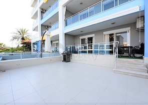 مع تراس واسع - شقة دوبلكس ارضية - ضمن مجمع فخم - في كاستل / الانيا 