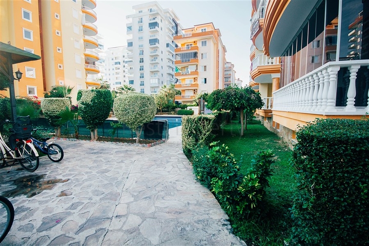 اطلالة بحر - طابق مرتفع - شقة غرفتين وصالة - في مهموتلار / الانيا 