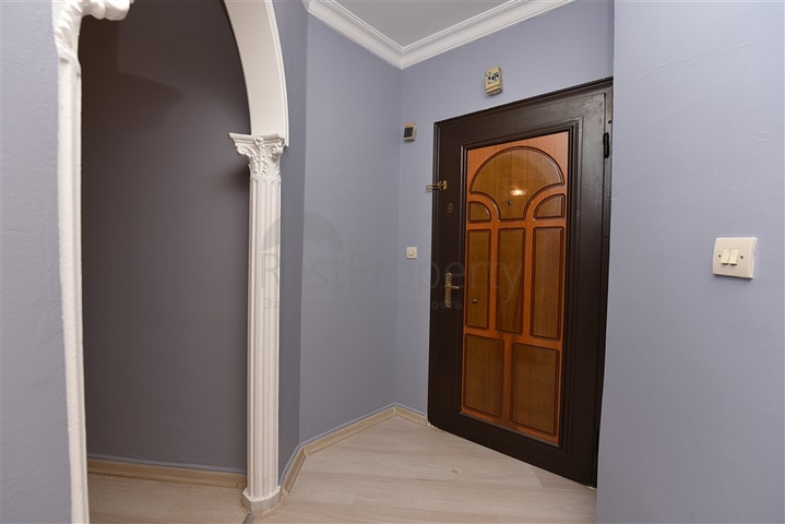 بسعر اقتصادي - شقة غرفة وصالة مع الاثاث - في مركز الانيا 