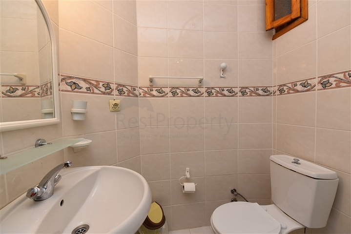 بسعر اقتصادي - شقة غرفة وصالة مع الاثاث - في مركز الانيا 