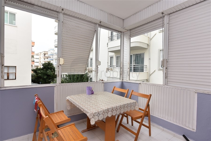 بسعر اقتصادي - شقة غرفة وصالة مع الاثاث - في مركز الانيا 