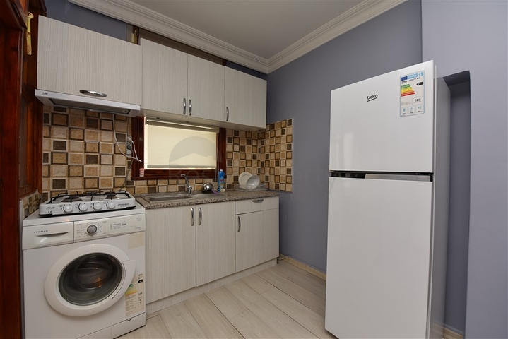 بسعر اقتصادي - شقة غرفة وصالة مع الاثاث - في مركز الانيا 