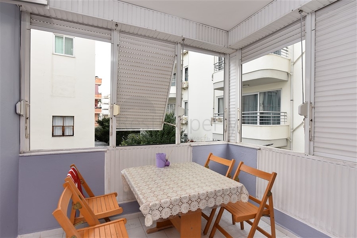 بسعر اقتصادي - شقة غرفة وصالة مع الاثاث - في مركز الانيا 