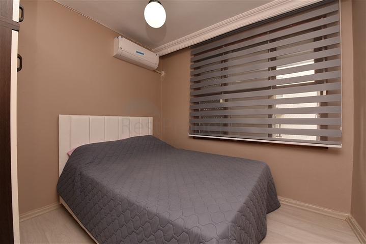 بسعر اقتصادي - شقة غرفة وصالة مع الاثاث - في مركز الانيا 