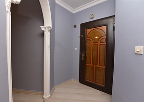 بسعر اقتصادي - شقة غرفة وصالة مع الاثاث - في مركز الانيا 