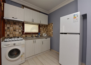 بسعر اقتصادي - شقة غرفة وصالة مع الاثاث - في مركز الانيا 