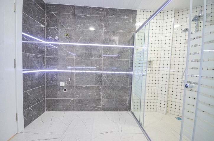 قريبة من البحر والاسواق - شقة غرفتين وصالة - في منطقة مهموتلار / الانيا 