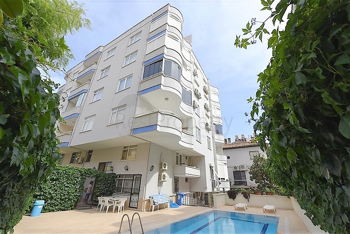 في مركز مدينة الانيا -شقة غرفة وصالة - مفروشة - مناسبة للاستثمار او السكن الدائم 