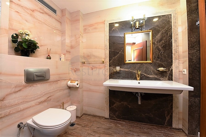 مع حديقة وتراس واسع - شقة 2 غرفة وصالة - ضمن مجمع على النهر مباشرة - في توسمور / الانيا 