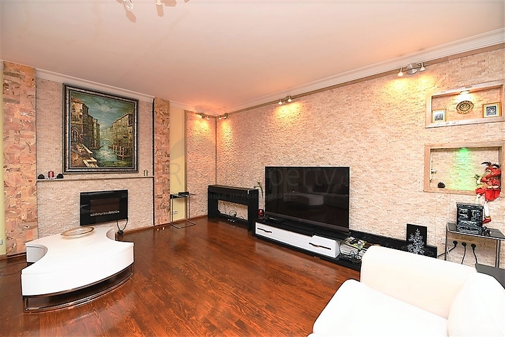 مع حديقة وتراس واسع - شقة 2 غرفة وصالة - ضمن مجمع على النهر مباشرة - في توسمور / الانيا 