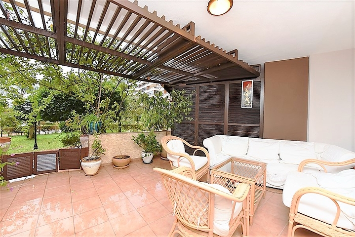 مع حديقة وتراس واسع - شقة 2 غرفة وصالة - ضمن مجمع على النهر مباشرة - في توسمور / الانيا 