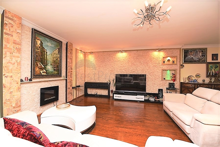 مع حديقة وتراس واسع - شقة 2 غرفة وصالة - ضمن مجمع على النهر مباشرة - في توسمور / الانيا 