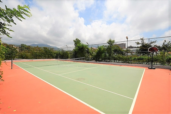 مع حديقة وتراس واسع - شقة 2 غرفة وصالة - ضمن مجمع على النهر مباشرة - في توسمور / الانيا 