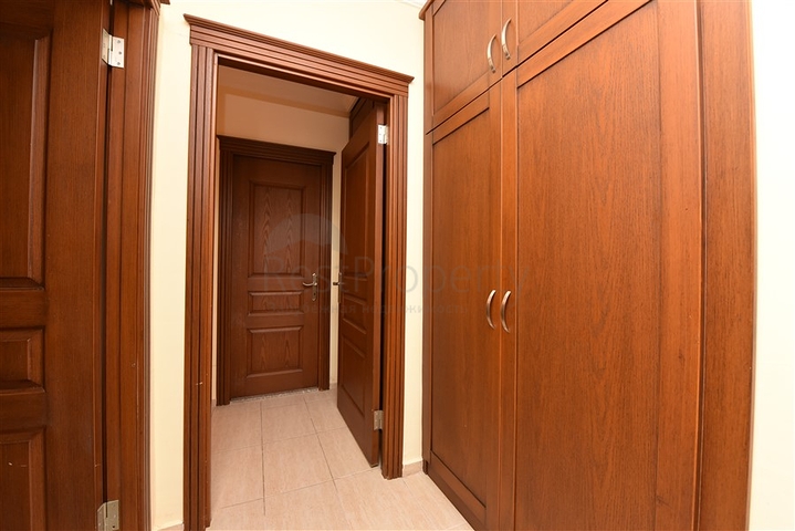 مع حديقة وتراس واسع - شقة 2 غرفة وصالة - ضمن مجمع على النهر مباشرة - في توسمور / الانيا 