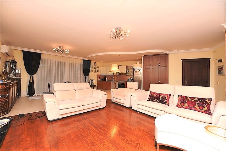 مع حديقة وتراس واسع - شقة 2 غرفة وصالة - ضمن مجمع على النهر مباشرة - في توسمور / الانيا 