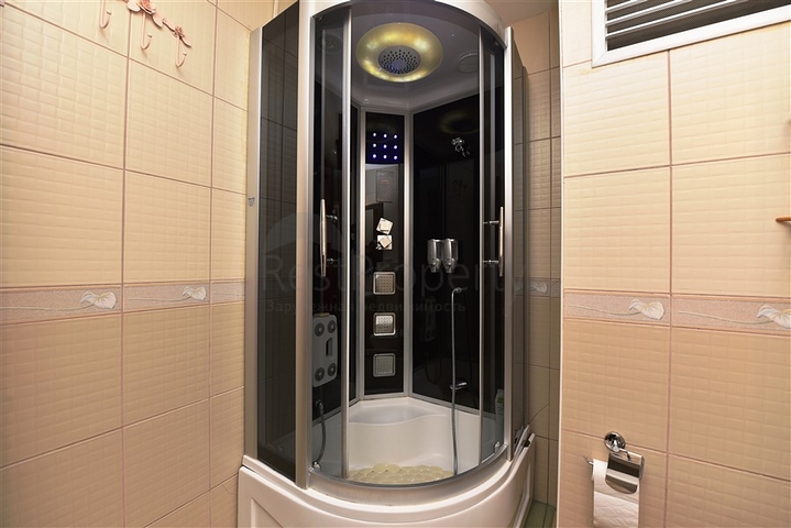 مع حديقة وتراس واسع - شقة 2 غرفة وصالة - ضمن مجمع على النهر مباشرة - في توسمور / الانيا 