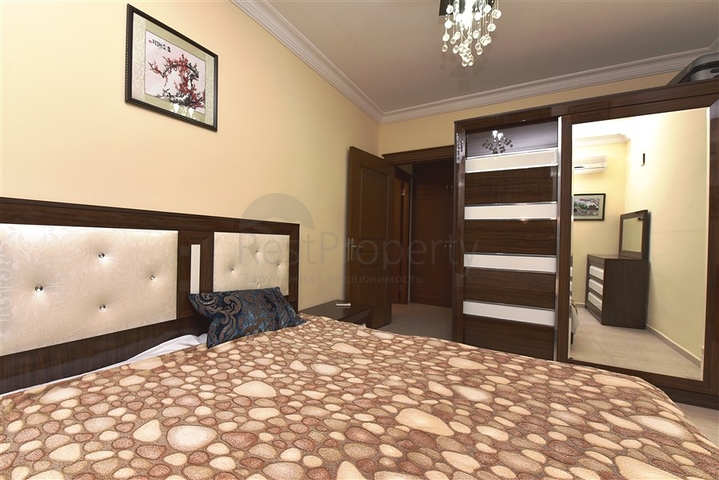 مع حديقة وتراس واسع - شقة 2 غرفة وصالة - ضمن مجمع على النهر مباشرة - في توسمور / الانيا 