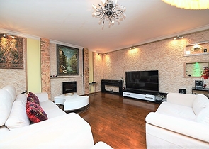 مع حديقة وتراس واسع - شقة 2 غرفة وصالة - ضمن مجمع على النهر مباشرة - في توسمور / الانيا 