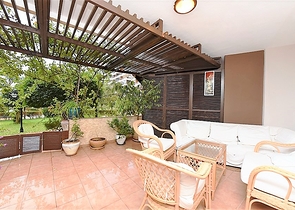 مع حديقة وتراس واسع - شقة 2 غرفة وصالة - ضمن مجمع على النهر مباشرة - في توسمور / الانيا 