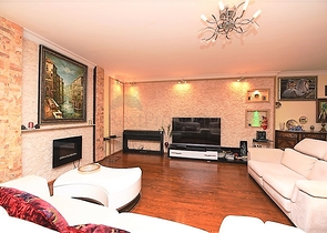 مع حديقة وتراس واسع - شقة 2 غرفة وصالة - ضمن مجمع على النهر مباشرة - في توسمور / الانيا 