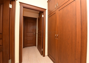 مع حديقة وتراس واسع - شقة 2 غرفة وصالة - ضمن مجمع على النهر مباشرة - في توسمور / الانيا 