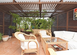 مع حديقة وتراس واسع - شقة 2 غرفة وصالة - ضمن مجمع على النهر مباشرة - في توسمور / الانيا 