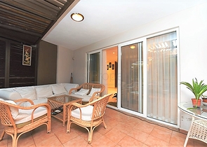 مع حديقة وتراس واسع - شقة 2 غرفة وصالة - ضمن مجمع على النهر مباشرة - في توسمور / الانيا 