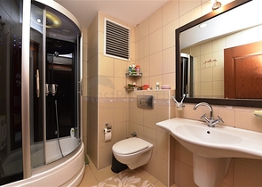 مع حديقة وتراس واسع - شقة 2 غرفة وصالة - ضمن مجمع على النهر مباشرة - في توسمور / الانيا 