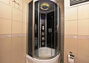 مع حديقة وتراس واسع - شقة 2 غرفة وصالة - ضمن مجمع على النهر مباشرة - في توسمور / الانيا 