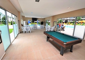 مع حديقة وتراس واسع - شقة 2 غرفة وصالة - ضمن مجمع على النهر مباشرة - في توسمور / الانيا 