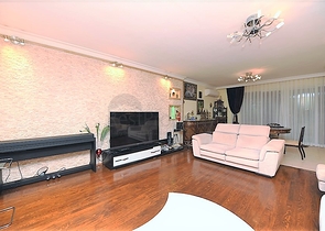 مع حديقة وتراس واسع - شقة 2 غرفة وصالة - ضمن مجمع على النهر مباشرة - في توسمور / الانيا 