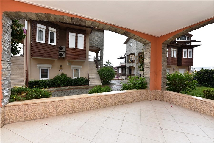 مع تراس - شقة غرفتين وصالة - مفروشة - ضمن مجمع قريب من البحر - في افسلار / الانيا 