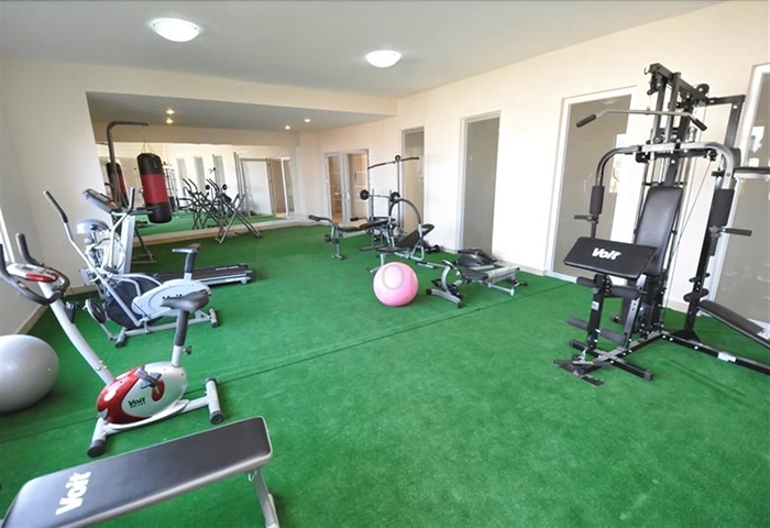 مع تراس - شقة غرفتين وصالة - مفروشة - ضمن مجمع قريب من البحر - في افسلار / الانيا 